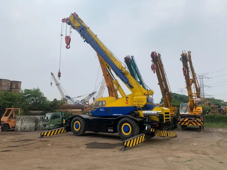 SS Translink company yard and crane fleet